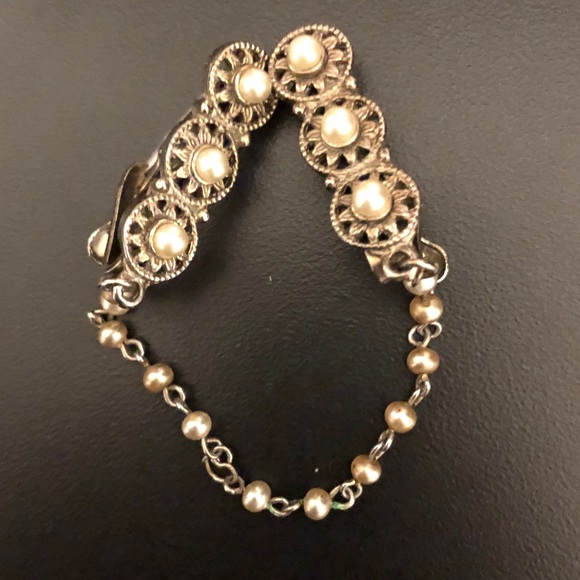 Estate Vintage Silver Sweater Clip With Pearl Accents - Picture 6 of 6
